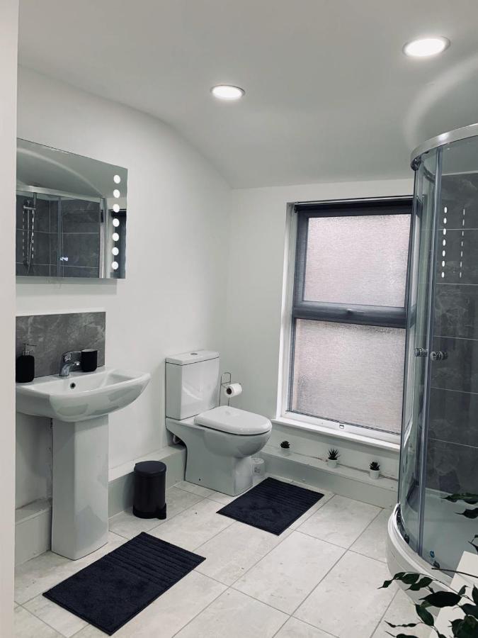 Stylish, Spacious & Luxurious Home - Parking 리버풀 외부 사진